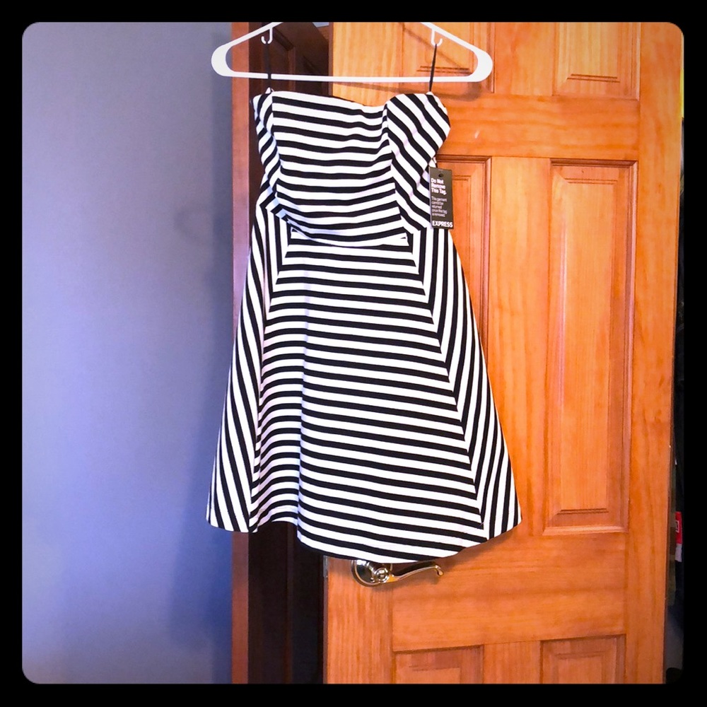 Express dress - Picture 2 of 2